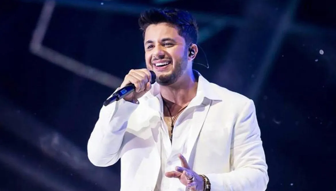 Cristiano Araújo durante apresentação em 2014: o cantor foi um dos maiores nomes do sertanejo da década de 2010. Foto: Divulgação