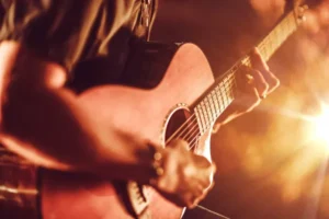 Artistas se apresentam em show sertanejo: gênero musical que nasceu no interior do Brasil e se transformou em fenômeno nacional ao longo do século XX.