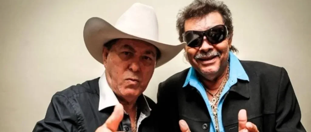 Milionário e José Rico durante apresentação nos anos 1980: dupla foi uma das precursoras do sertanejo romântico e marcou gerações com seu estilo dramático e repertório popular.